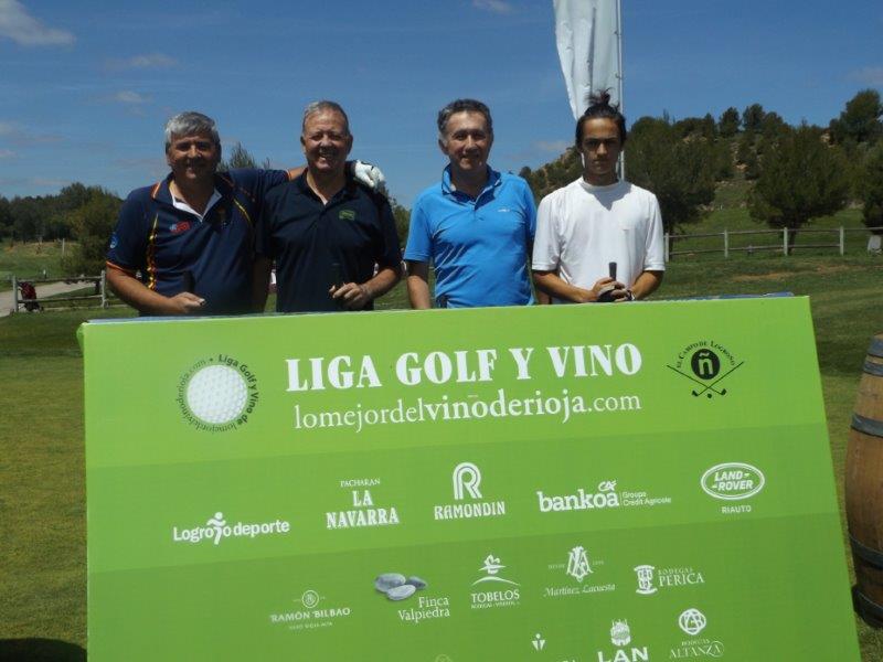 Los jugadores del Torneo Finca de los Arandinos posan antes de comenzar la jornada de juego.