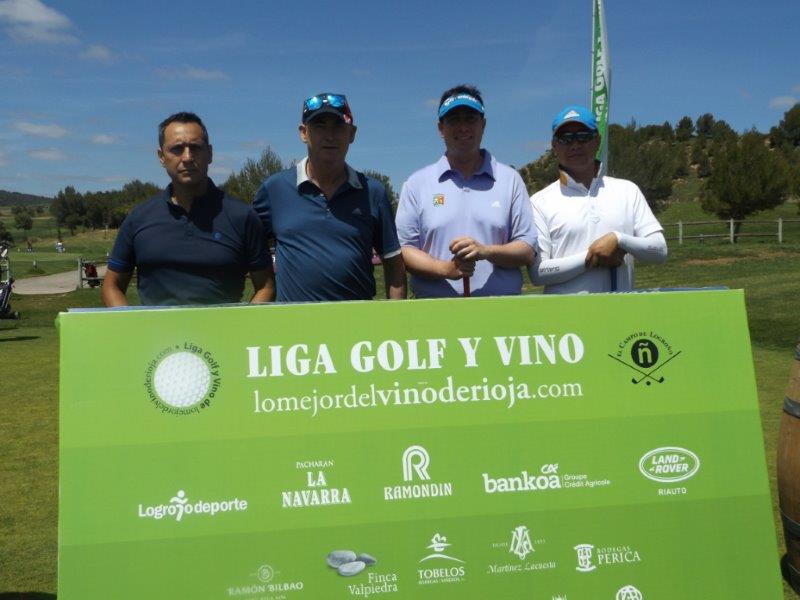 Los jugadores del Torneo Finca de los Arandinos posan antes de comenzar la jornada de juego.