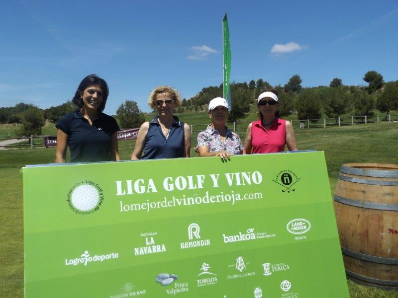 Los jugadores del Torneo Finca de los Arandinos posan antes de comenzar la jornada de juego.