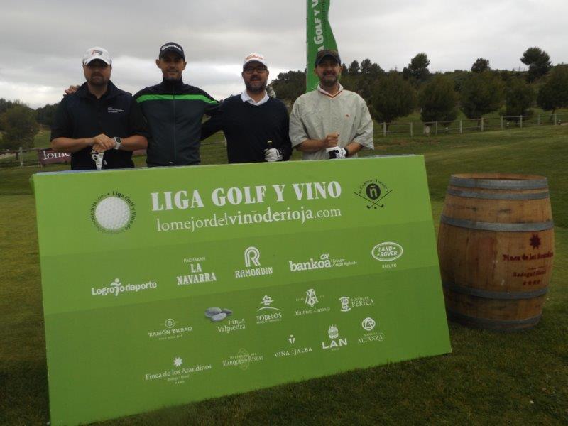 Los jugadores del Torneo Finca de los Arandinos posan antes de comenzar la jornada de juego.