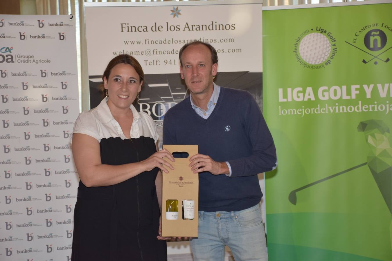 Los ganadores del torneo de la LIga de Golf y Vino recibieron sus premios.