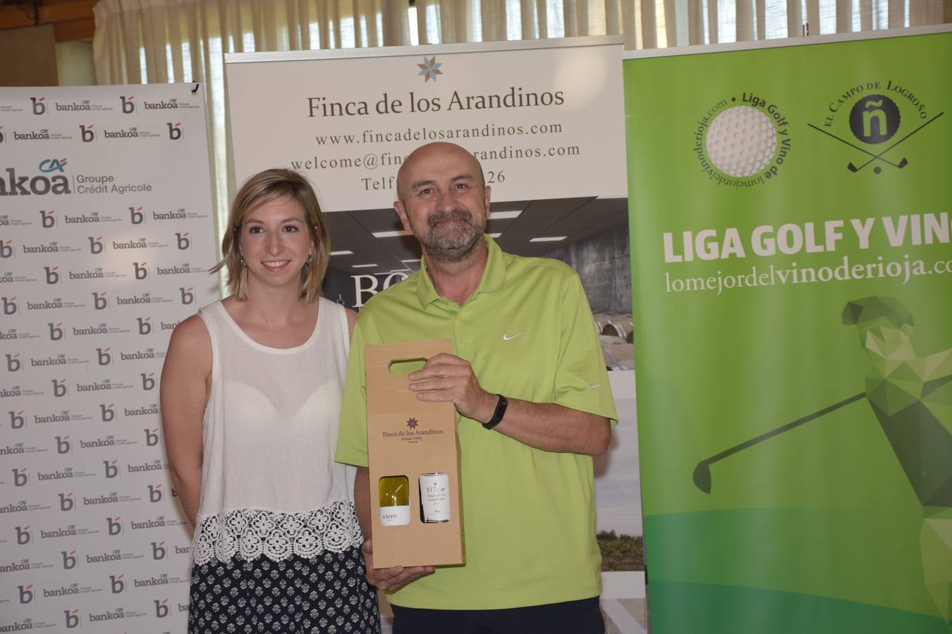 Los ganadores del torneo de la LIga de Golf y Vino recibieron sus premios.