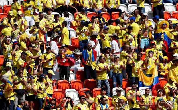 Los aficionados de Colombia durante el partido ante Japón.