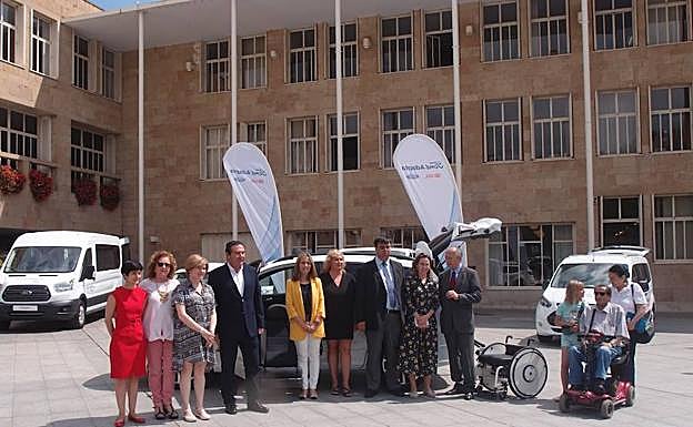 Presentación de la flota de vehículos adaptados.
