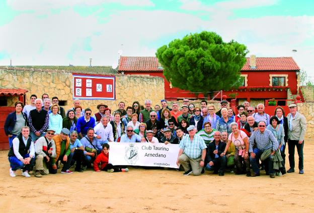 Miembros del Club Taurino de Arnedo, en el reciente viaje por tierras y ganaderías leonesas. :: l.r.