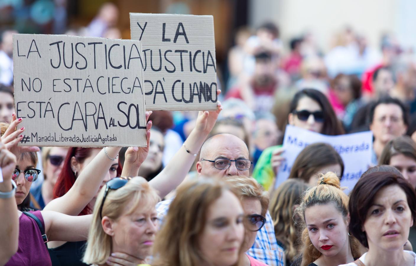 Fotos: Logroño se manifiesta contra la libertad de La Manada