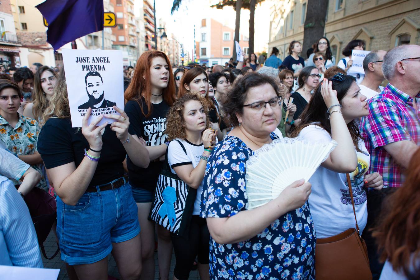 Fotos: Logroño se manifiesta contra la libertad de La Manada