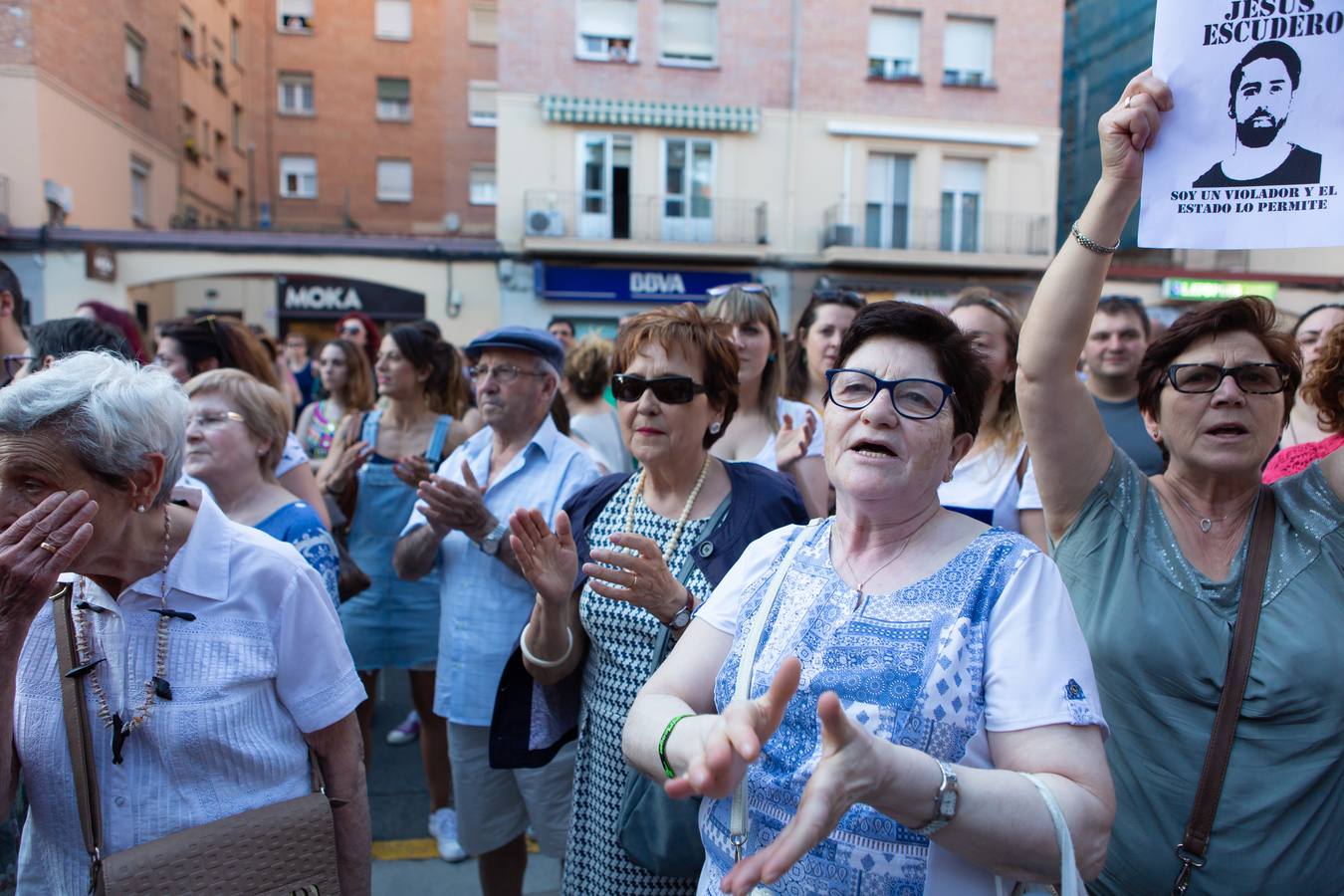 Fotos: Logroño se manifiesta contra la libertad de La Manada