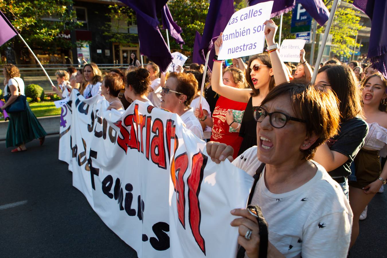 Fotos: Logroño se manifiesta contra la libertad de La Manada