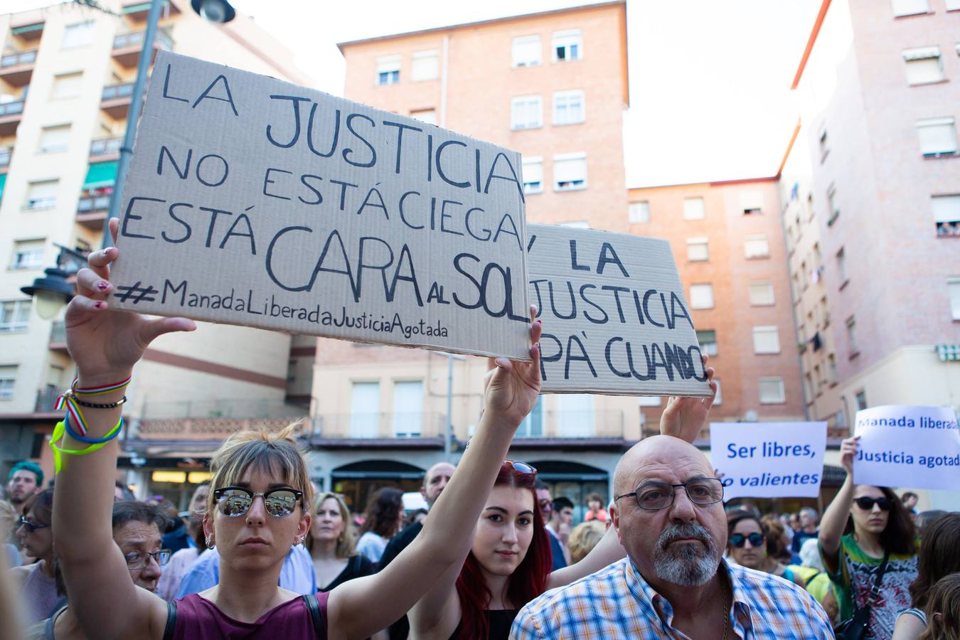 Fotos: Logroño se manifiesta contra la libertad de La Manada