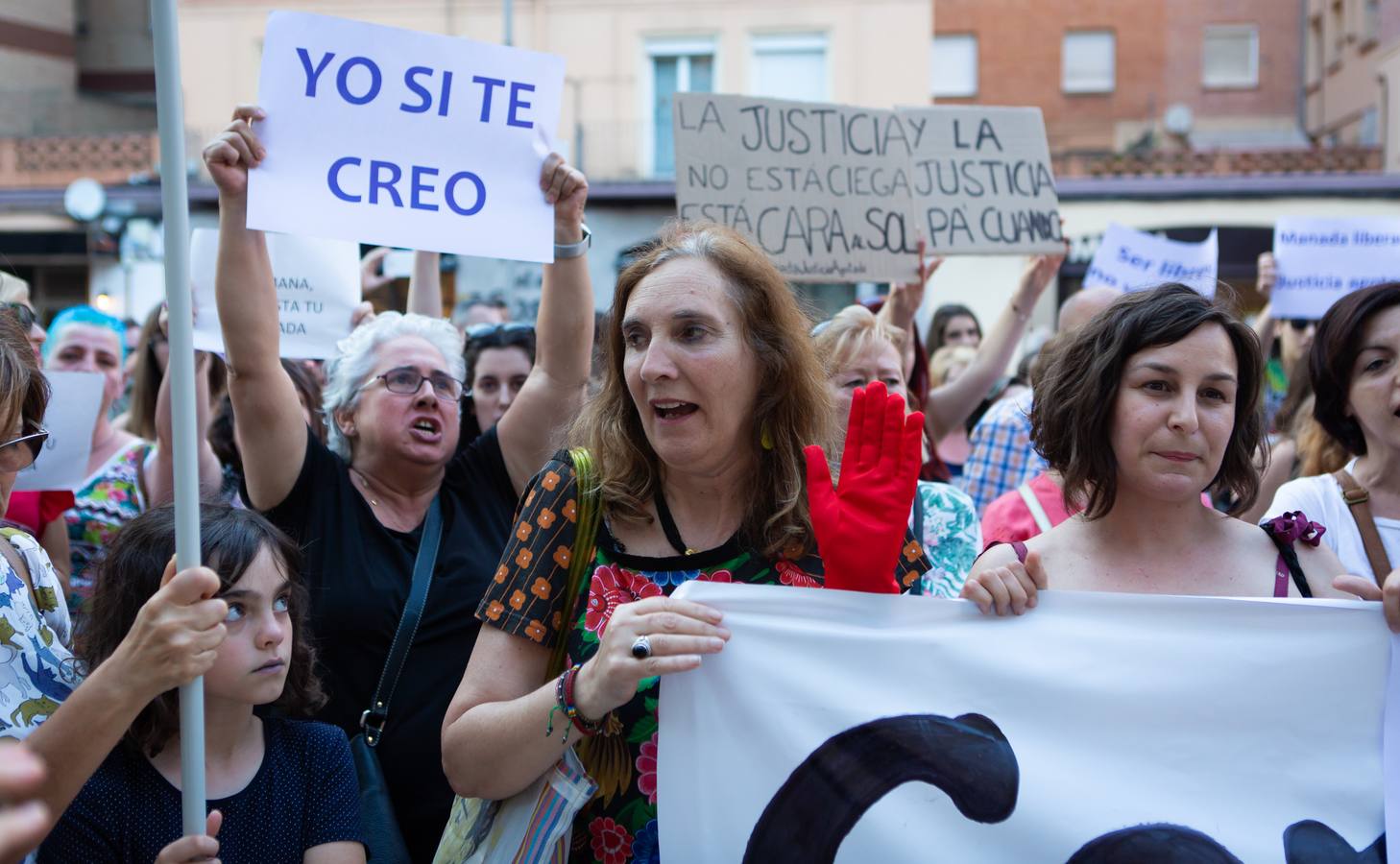 Fotos: Logroño se manifiesta contra la libertad de La Manada