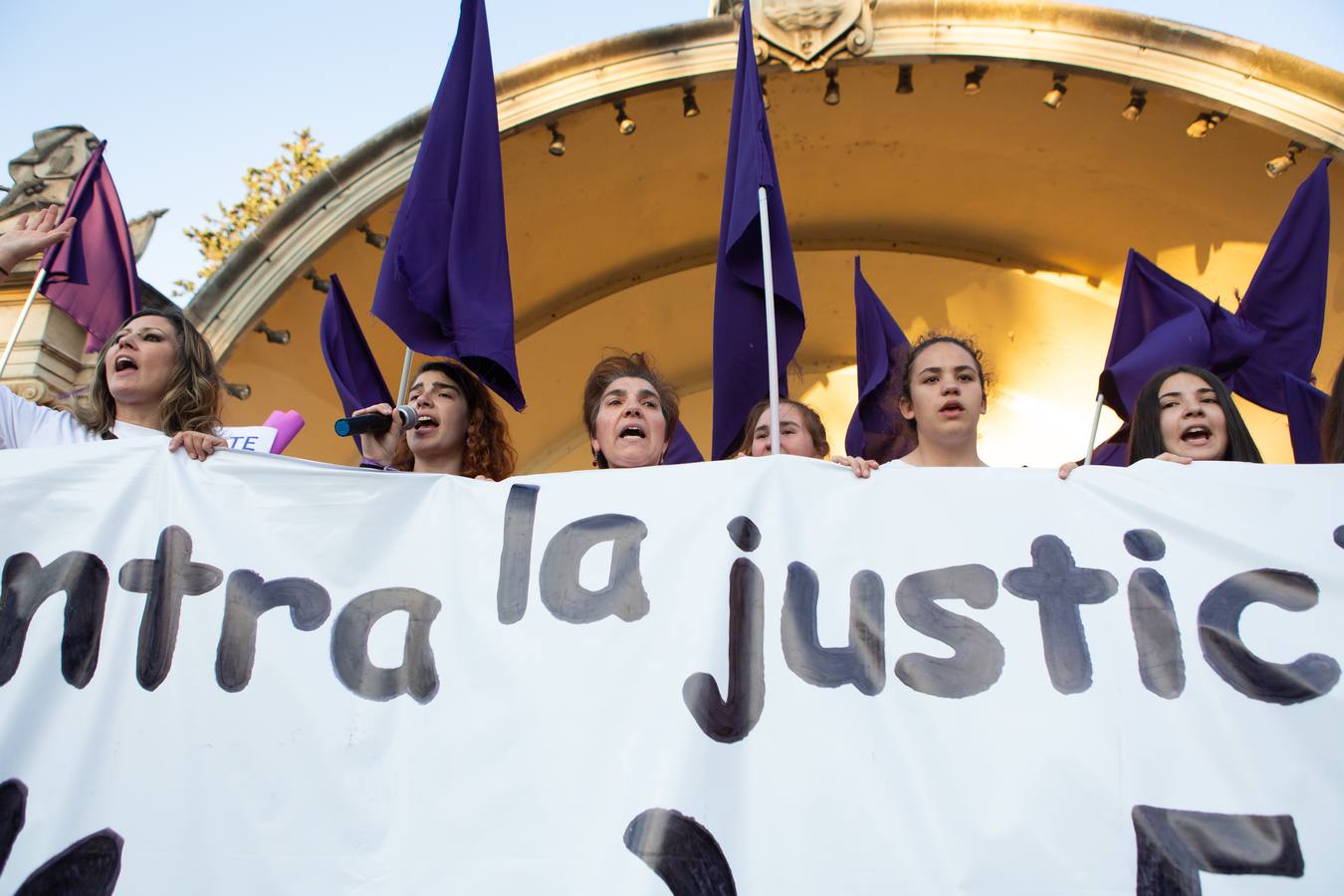 Fotos: Logroño se manifiesta contra la libertad de La Manada