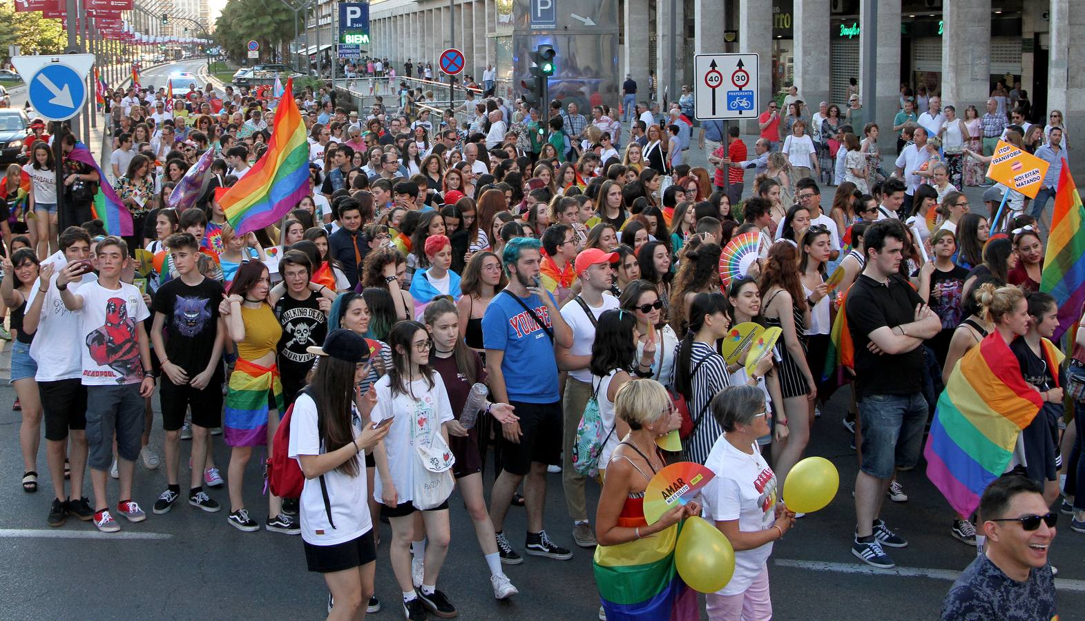 Fotos: Logroño se manifiesta por los derechos del colectivo LGTBI+