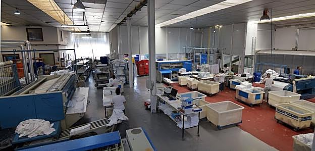 Instalaciones de la lavandería industrial Vibesa en el polígono de Cantabria de Logroño. 