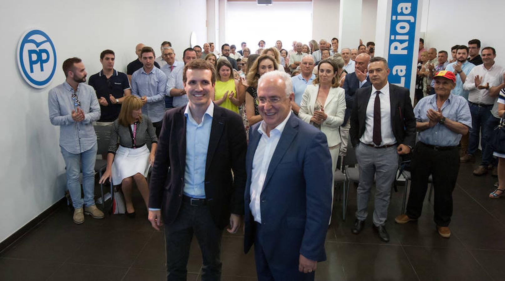 Pablo Casado ha participado en un acto con militantes del PP riojano en el que ha estado acompañado el presidente del partido en La Rioja. El candidato a suceder a Rajoy como cabeza visible del Partido Popular ha expuesto sus planes para el partido.