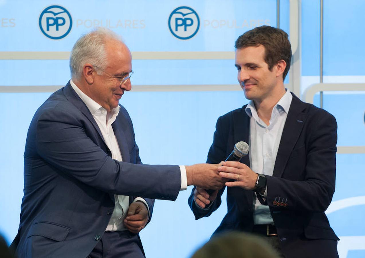 Pablo Casado ha participado en un acto con militantes del PP riojano en el que ha estado acompañado el presidente del partido en La Rioja. El candidato a suceder a Rajoy como cabeza visible del Partido Popular ha expuesto sus planes para el partido.