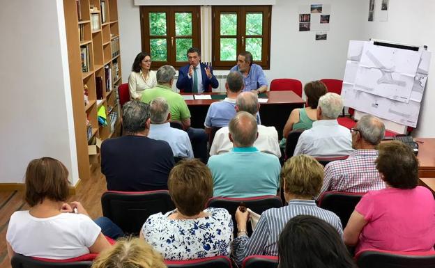 Firma del acuerdo entre Fomento y el municipio de Villarta-Quintana. 