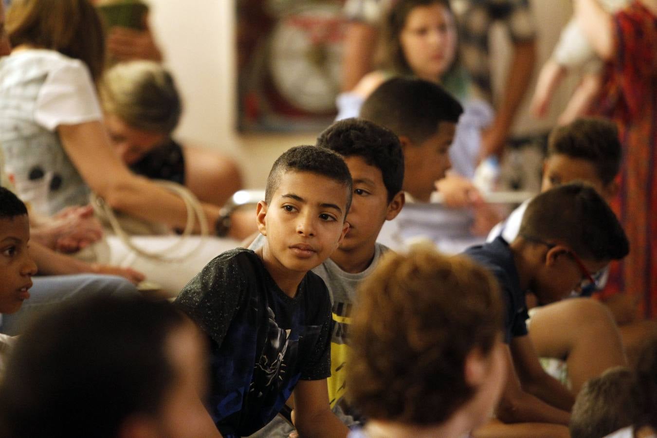 Fotos: El Ayuntamiento de Logroño recibe a 40 menores saharauis del programa &#039;Vacaciones en paz&#039;