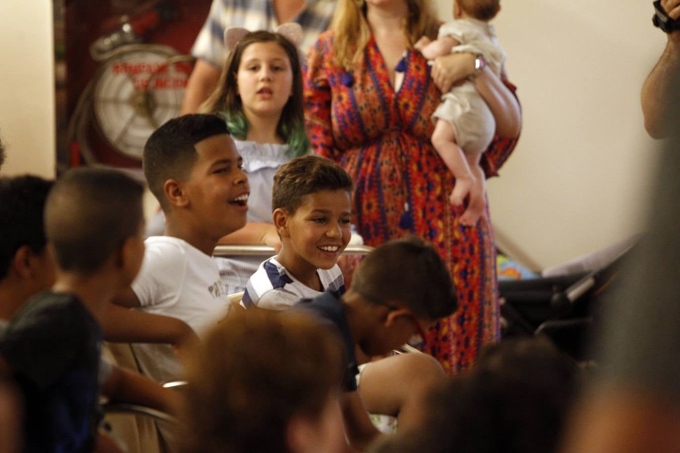 Fotos: El Ayuntamiento de Logroño recibe a 40 menores saharauis del programa &#039;Vacaciones en paz&#039;