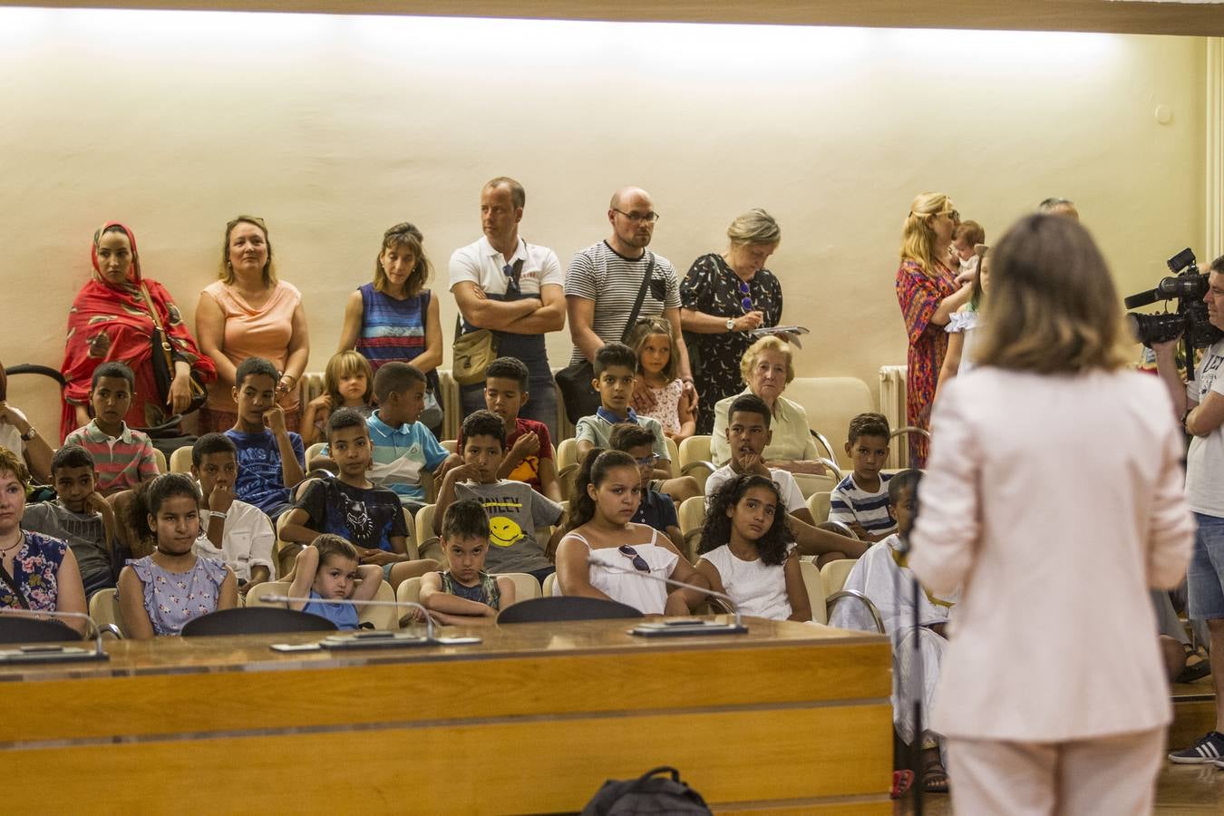 Fotos: El Ayuntamiento de Logroño recibe a 40 menores saharauis del programa &#039;Vacaciones en paz&#039;