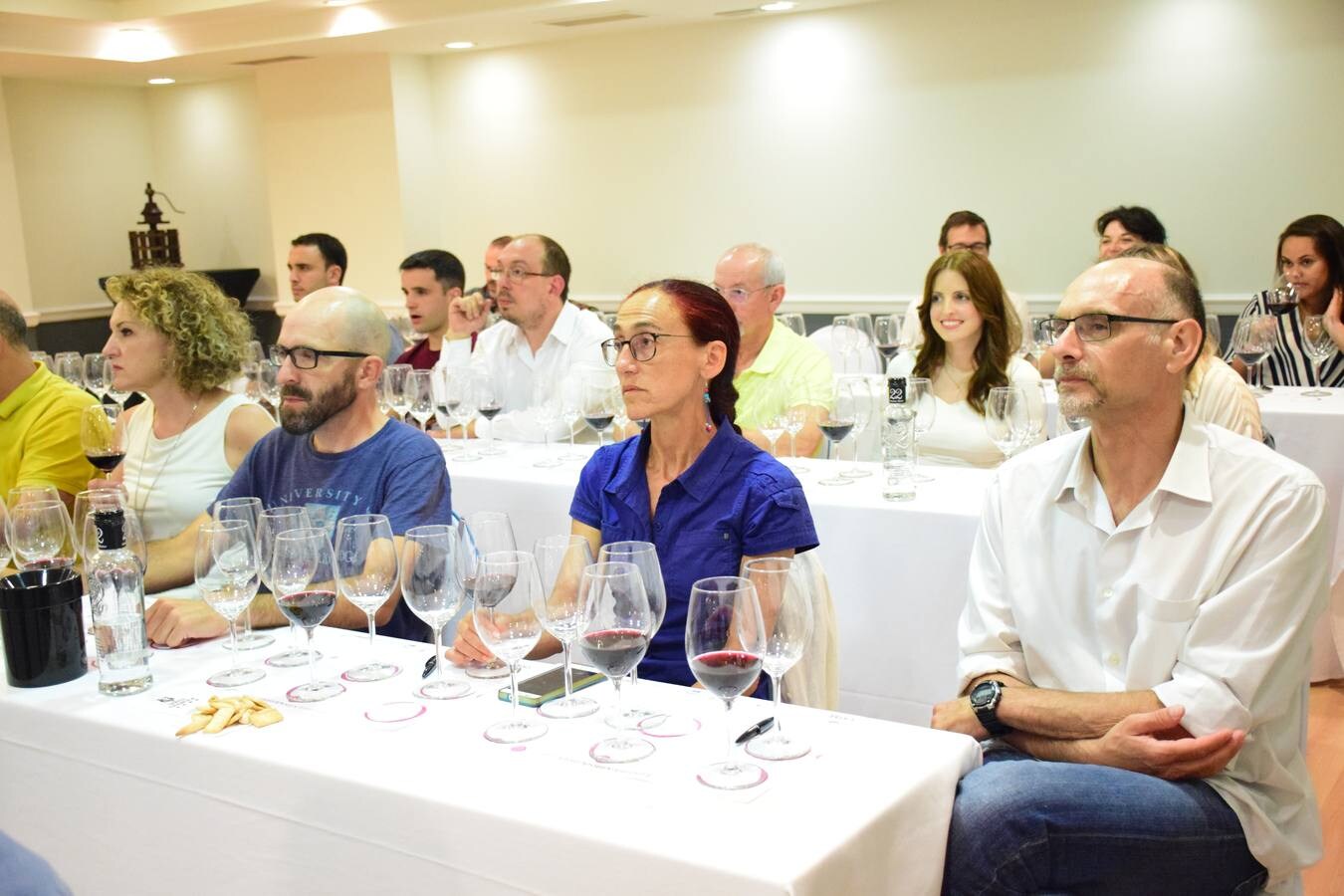 Fotos: José Gil, Bodegas Olmaza, y Miguel Eguíluz, Bodegas Cupani, protagonizaron el club de catas de lomejordelvinoderioja.com