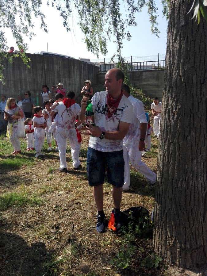 Fotos: La versión infantil de la batalla del vino en Haro