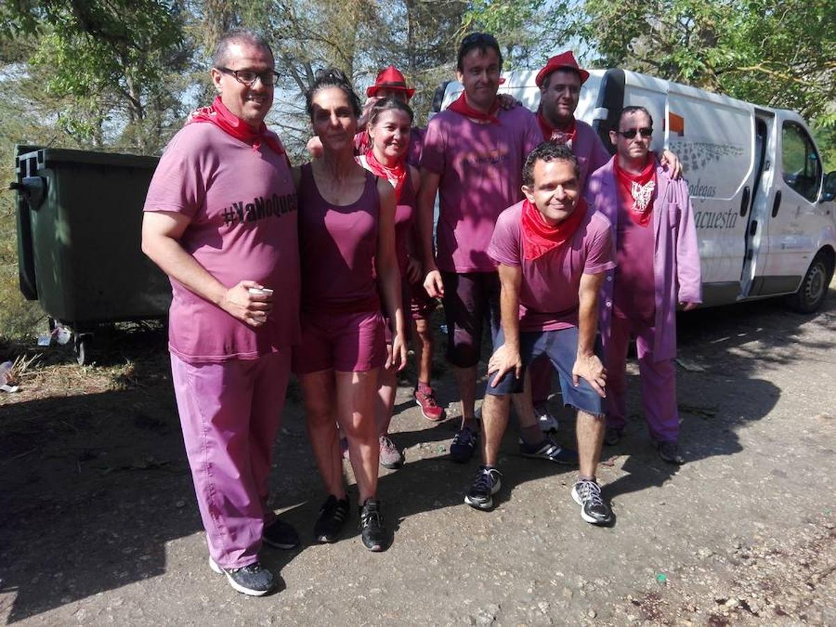 Unas 12.000 personas, siempre con datos de la Policía Local, toman los Riscos de Bilibio para participar en la Batalla del Vino del Haro