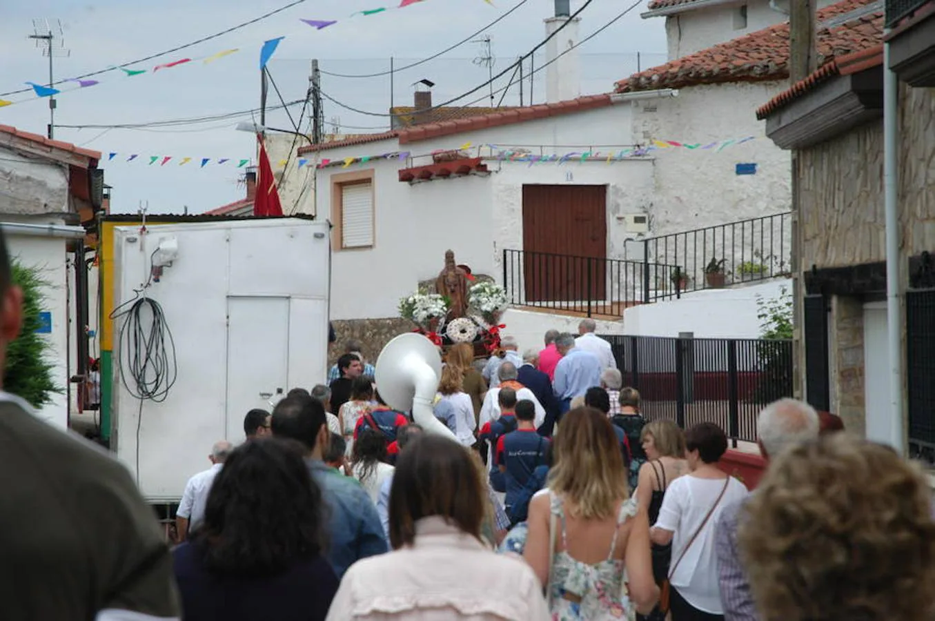 Imágenes correspondientes a la procesión de San Pedro en Aldealobos de Ocón