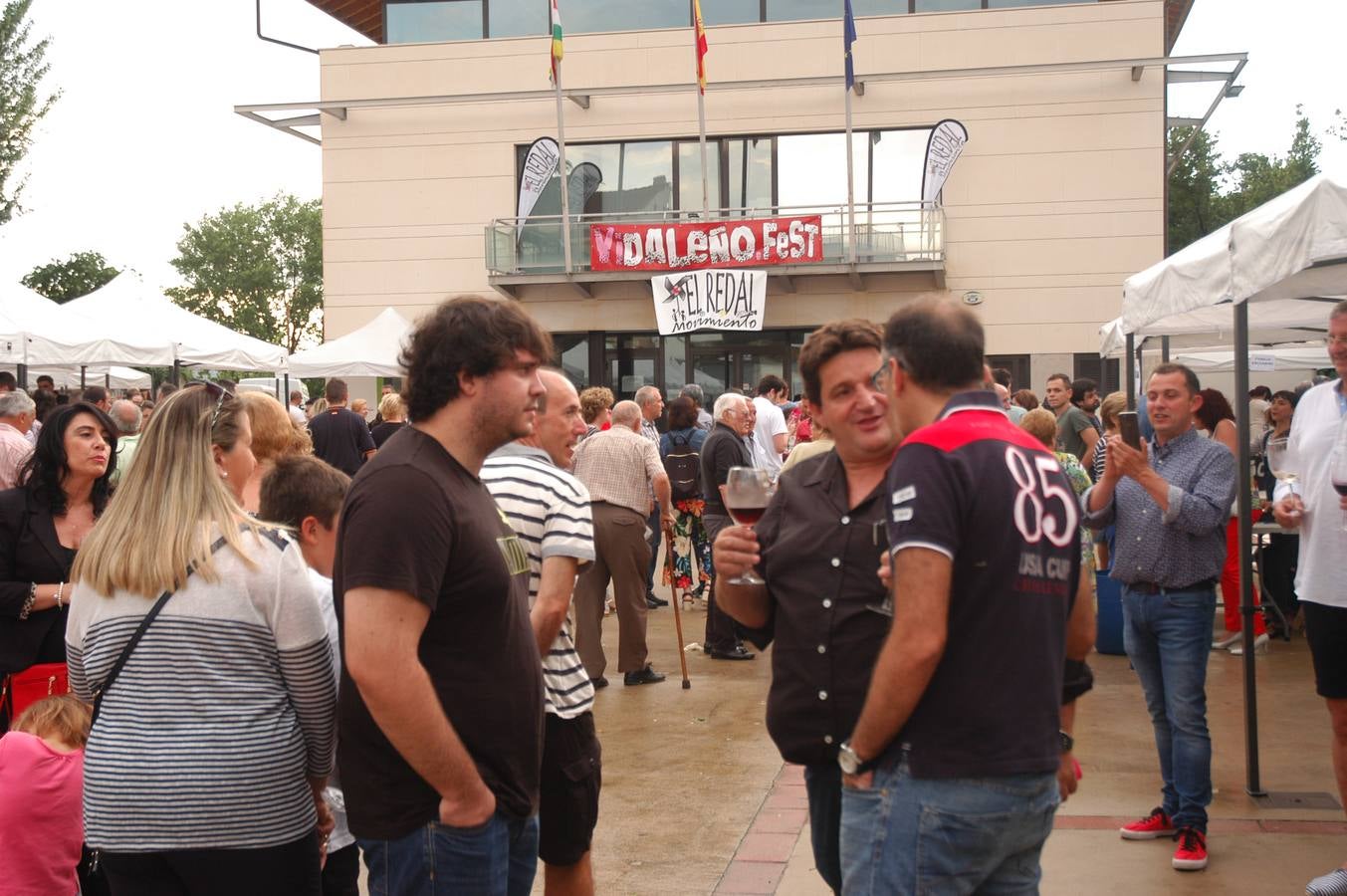 La localidad se une para catar vinos