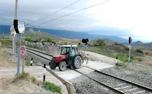 Imagen de archivo de un paso a nivel sin barreras en San Asensio. 