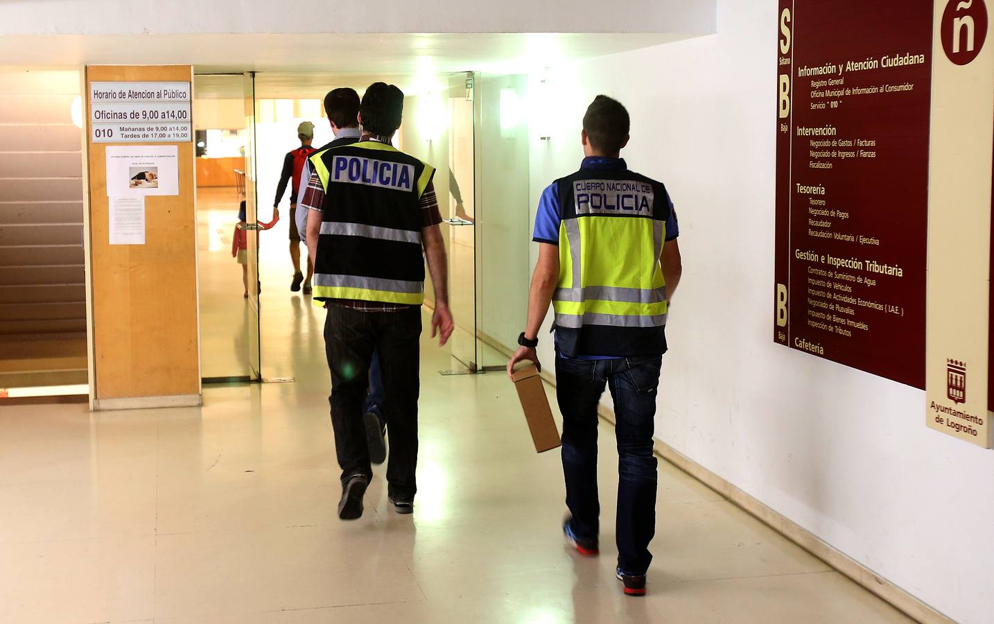 Fotos: La UDEF reclama documentación en el Ayuntamiento de Logroño por el caso Gespol