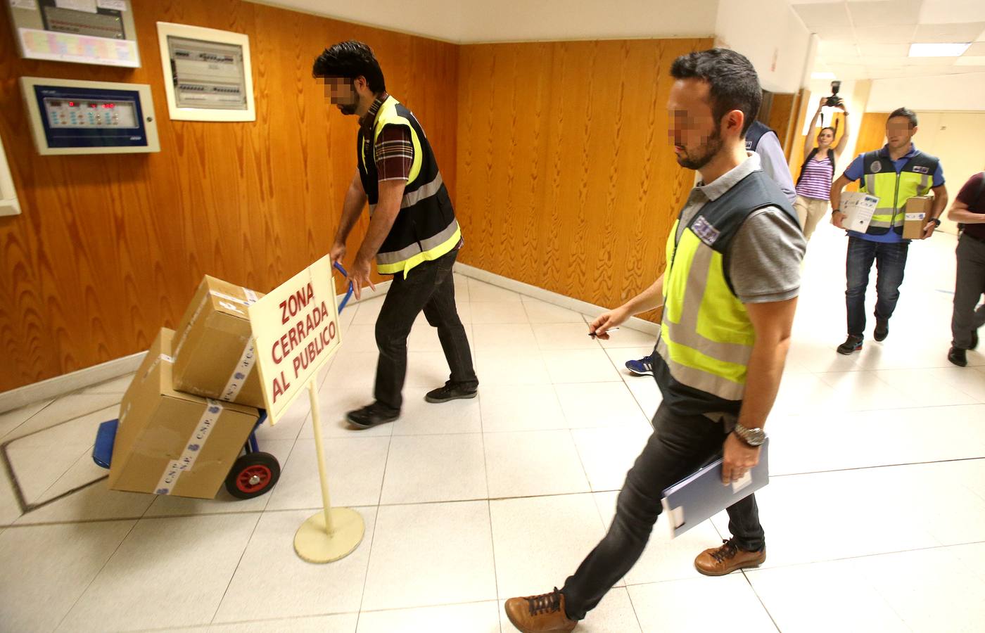 Fotos: La UDEF reclama documentación en el Ayuntamiento de Logroño por el caso Gespol