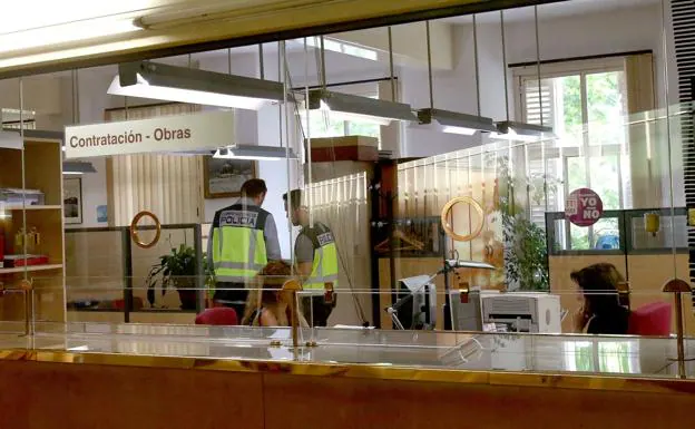 Policías de la UDEF reclaman documentación en el Ayuntamiento de Logroño por el caso Gespol