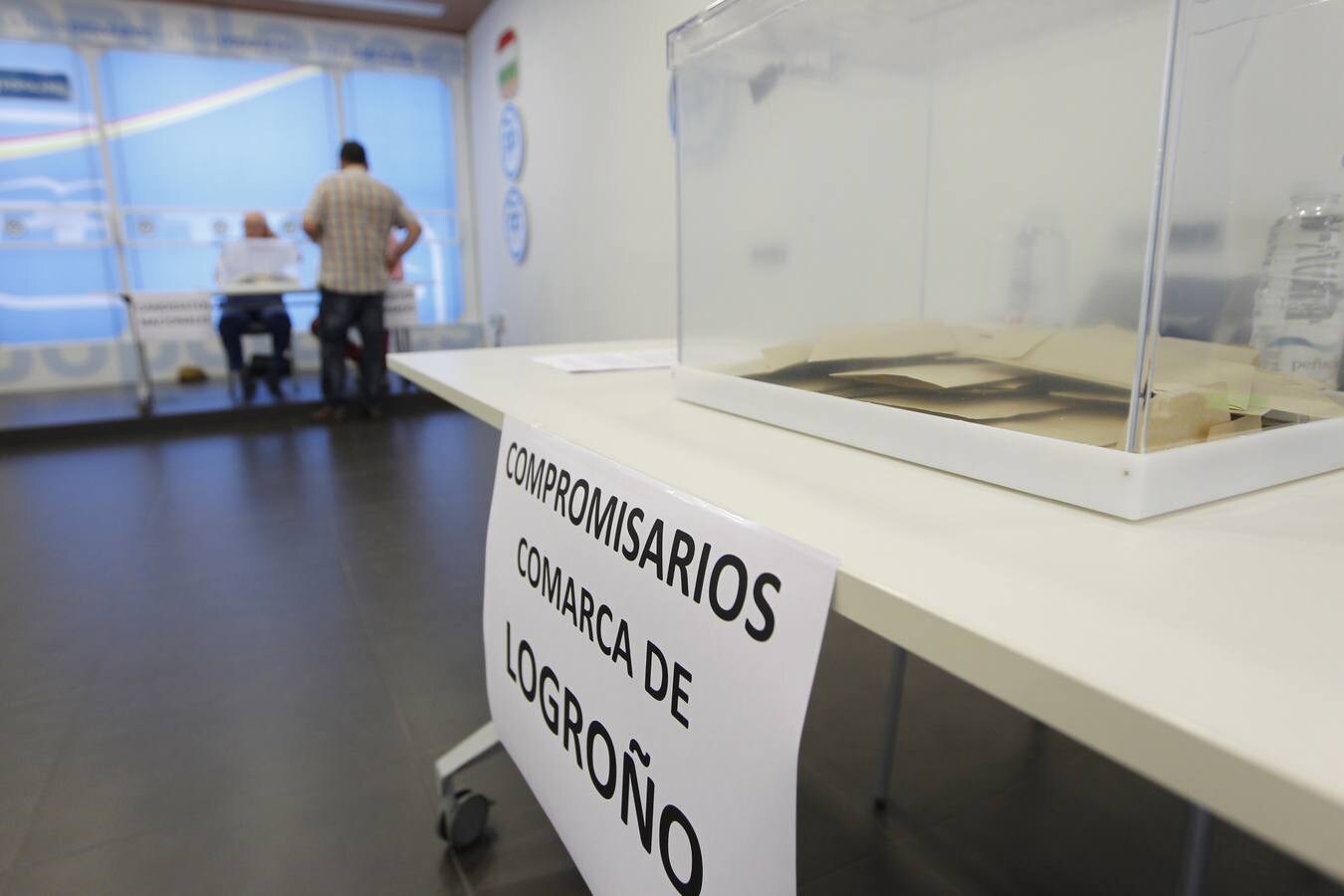 Los militantes riojanos han acudido a las urnas a votar a uno de los candidatos para asumir la presidencia nacional del Partido Popular 