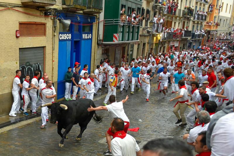 La carrera ha durado dos minutos y 54 segundos y ha sido tranquila, aunque ha habido momentos de peligro en Santo Domingo con los dos toros rezagados