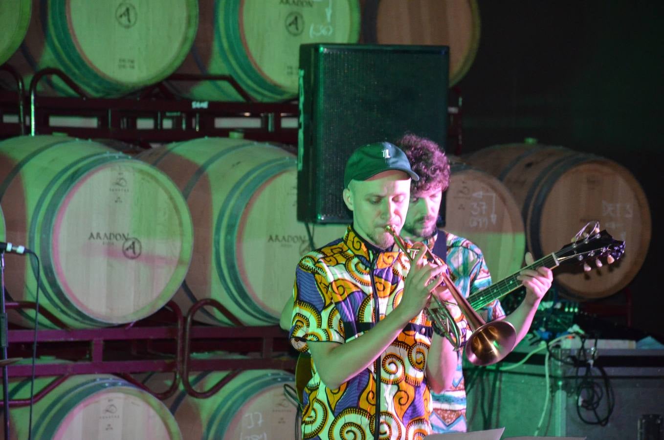 El festival Nicajazz de Alcanadre disfrutó ayer del concierto de Tommy Gaggiani Therion Proyect, en Bodegas Aradón
