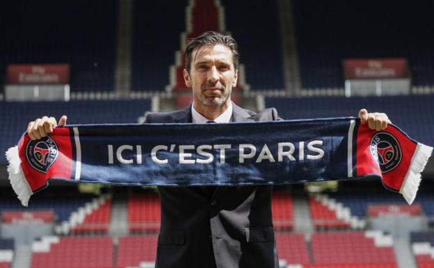 Buffon, durante su presentación como nuevo futbolista del PSG. 