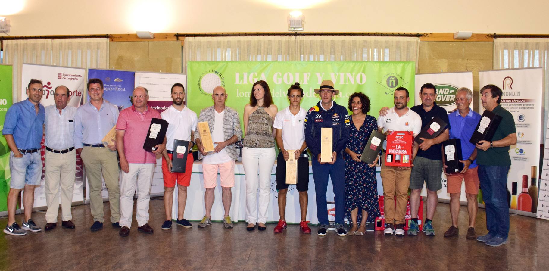 Los ganadores recibieron sus premios.