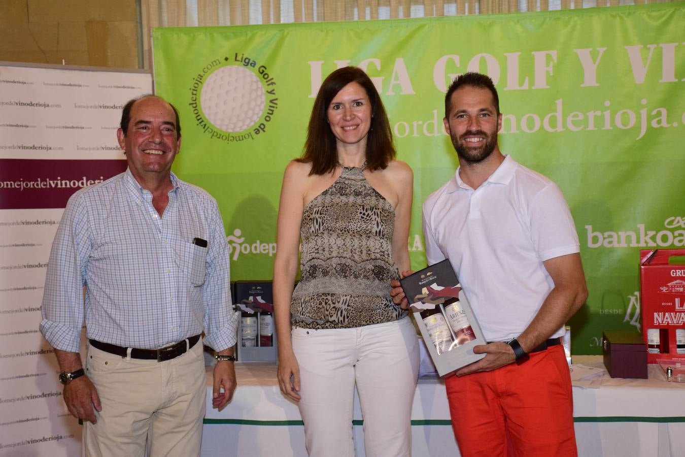 Los ganadores recibieron sus premios.