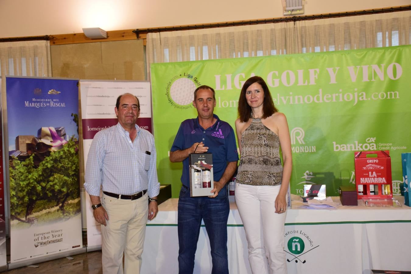 Los ganadores recibieron sus premios.