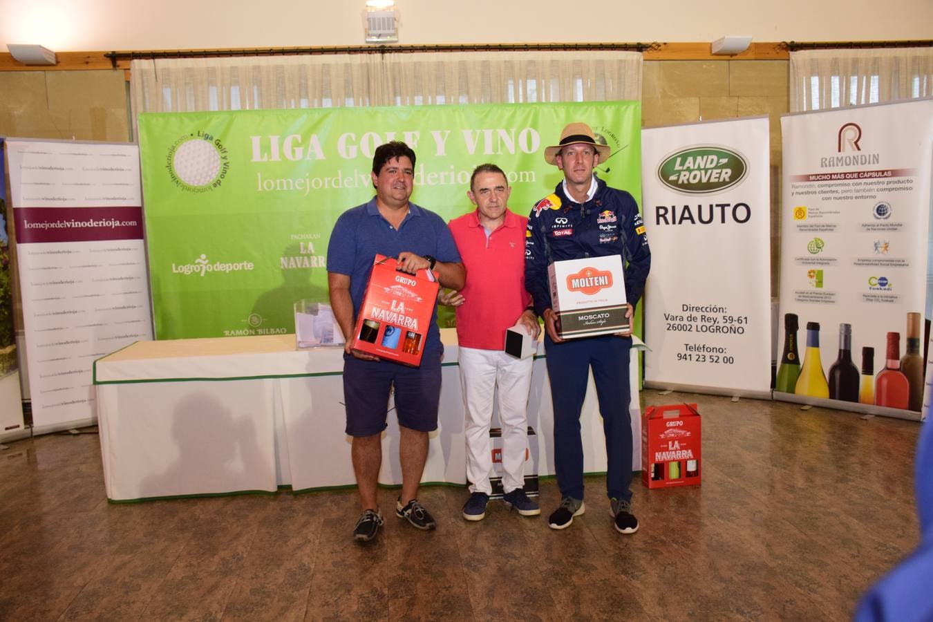 Los ganadores recibieron sus premios.