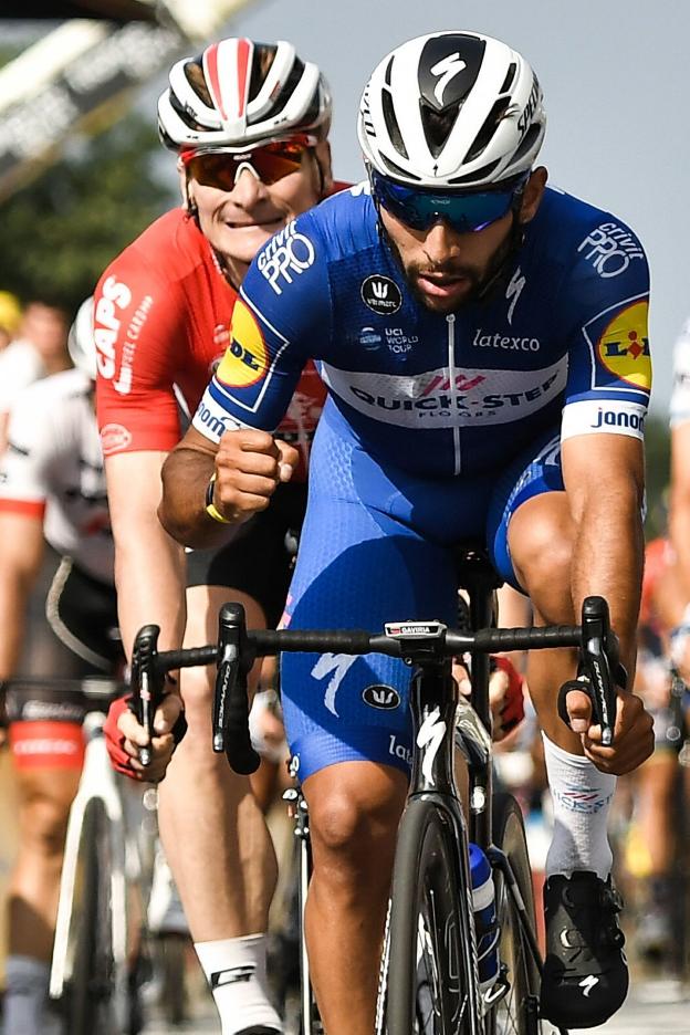 Gaviria celebra su segundo triunfo en el Tour. :: afp
