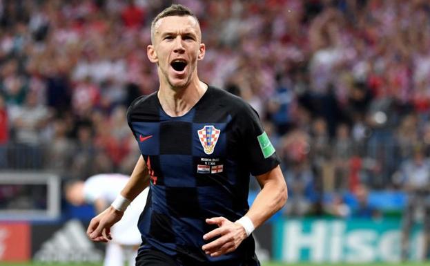 Perisic celebra el gol del empate. 