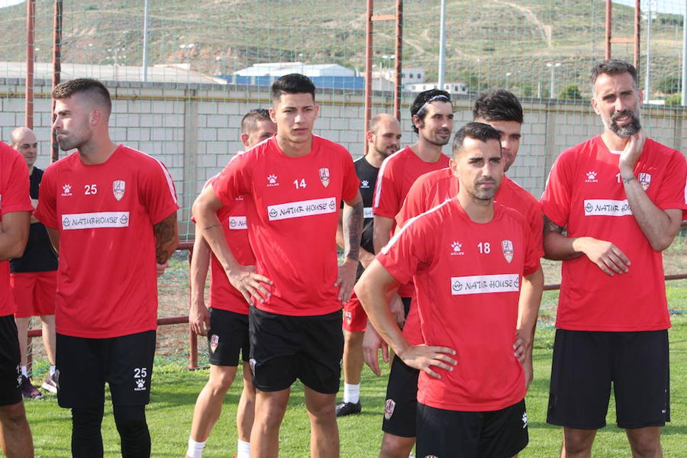 La UDL 2018/2019 se ha puesto en marcha. Con 17 jugadores en las filas del club han realizado las presentaciones a falta de completar una plantilla que, en principio, se ha diseñado para estar compensada y ser polivalente.