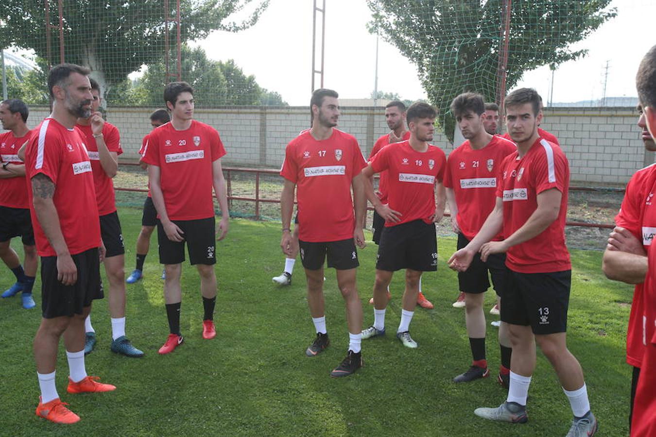 La UDL 2018/2019 se ha puesto en marcha. Con 17 jugadores en las filas del club han realizado las presentaciones a falta de completar una plantilla que, en principio, se ha diseñado para estar compensada y ser polivalente.