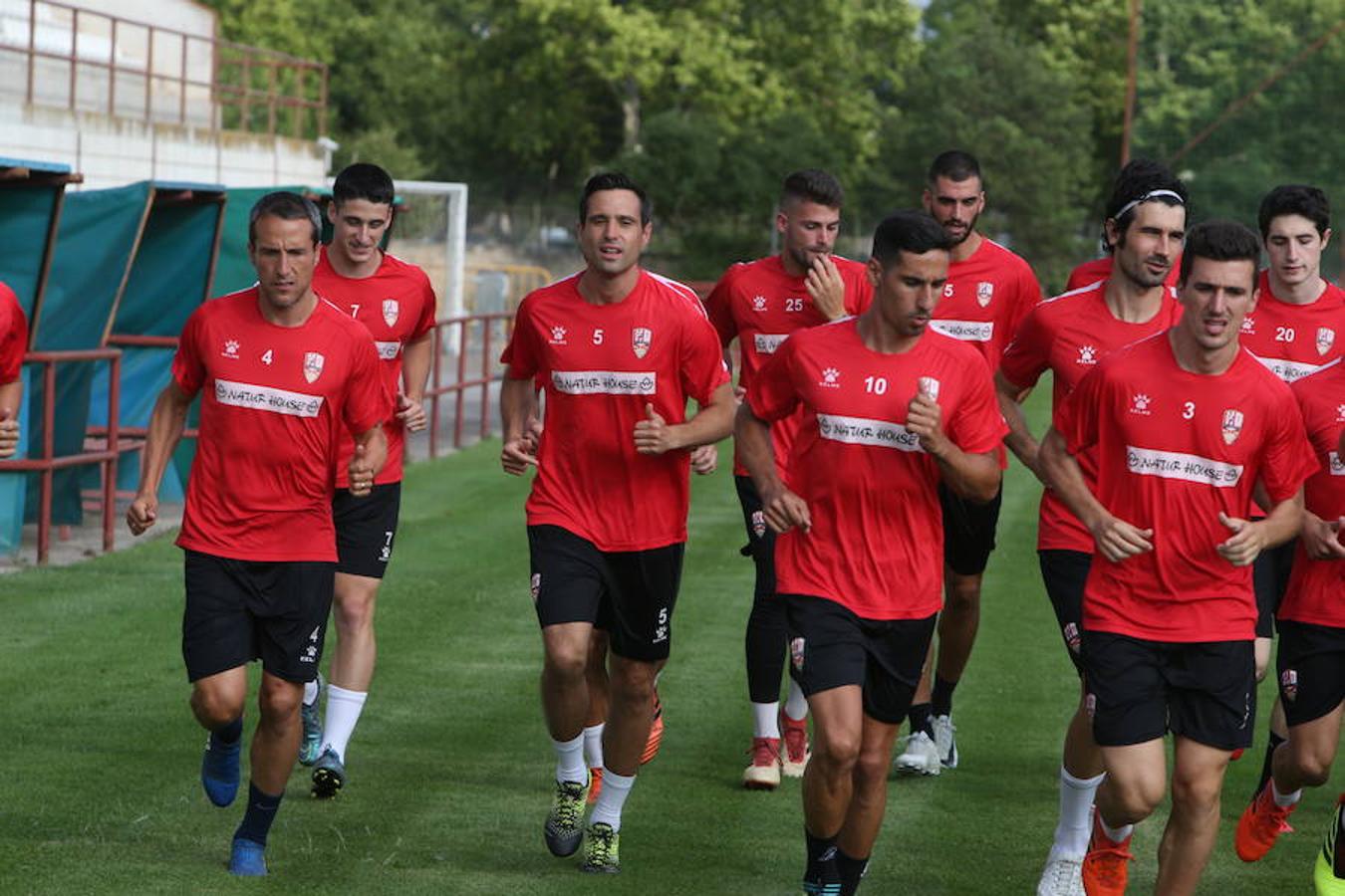 La UDL 2018/2019 se ha puesto en marcha. Con 17 jugadores en las filas del club han realizado las presentaciones a falta de completar una plantilla que, en principio, se ha diseñado para estar compensada y ser polivalente.