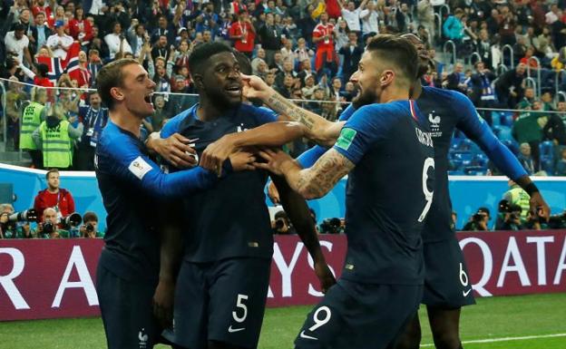 Los jugadores franceses celebran su gol ante Bélgica.