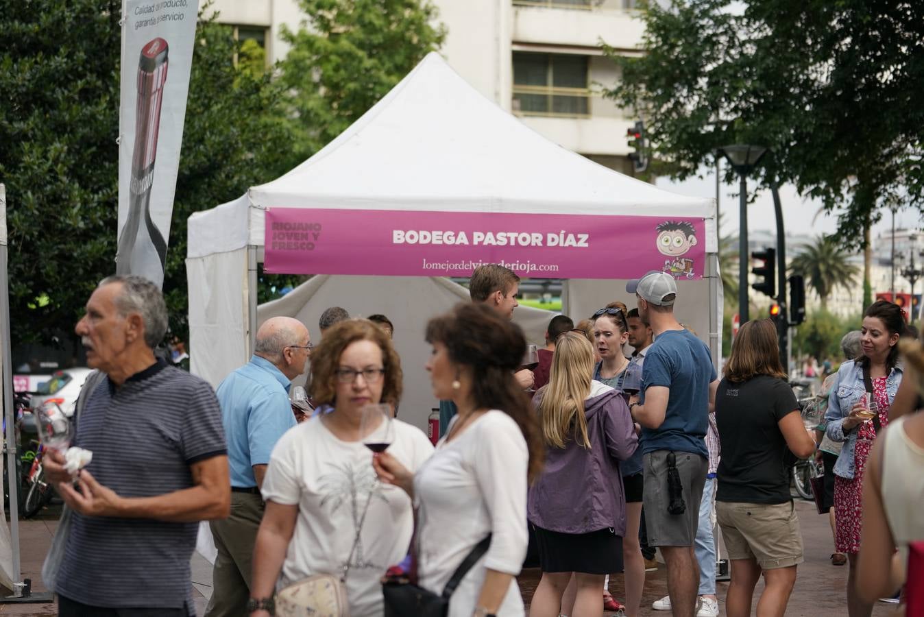 Las bodegas participantes pudieron mostrar sus vinos a los asistentes.