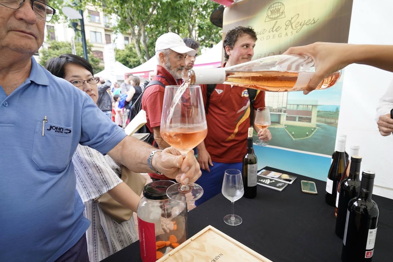 Centenares de personas probaron los vinos de Rioja en San Sebastián.
