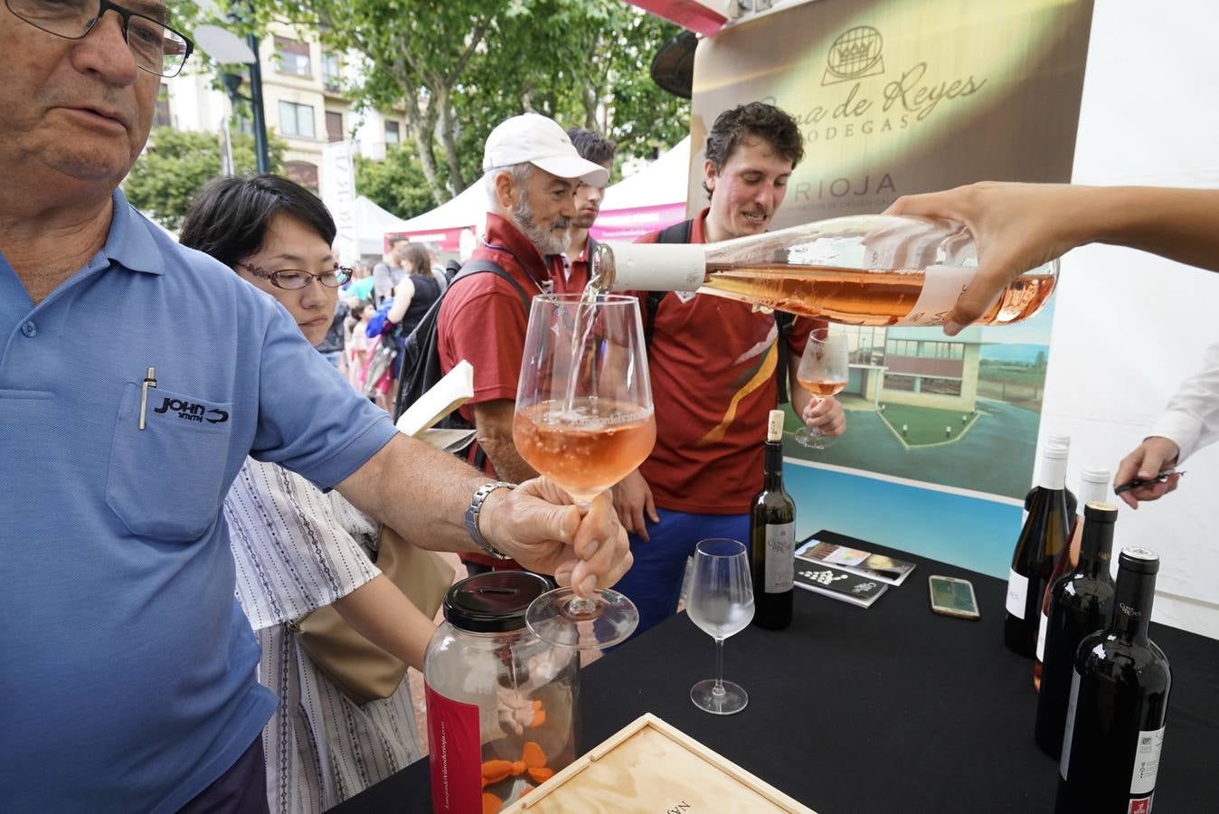 Centenares de personas probaron los vinos de Rioja en San Sebastián.